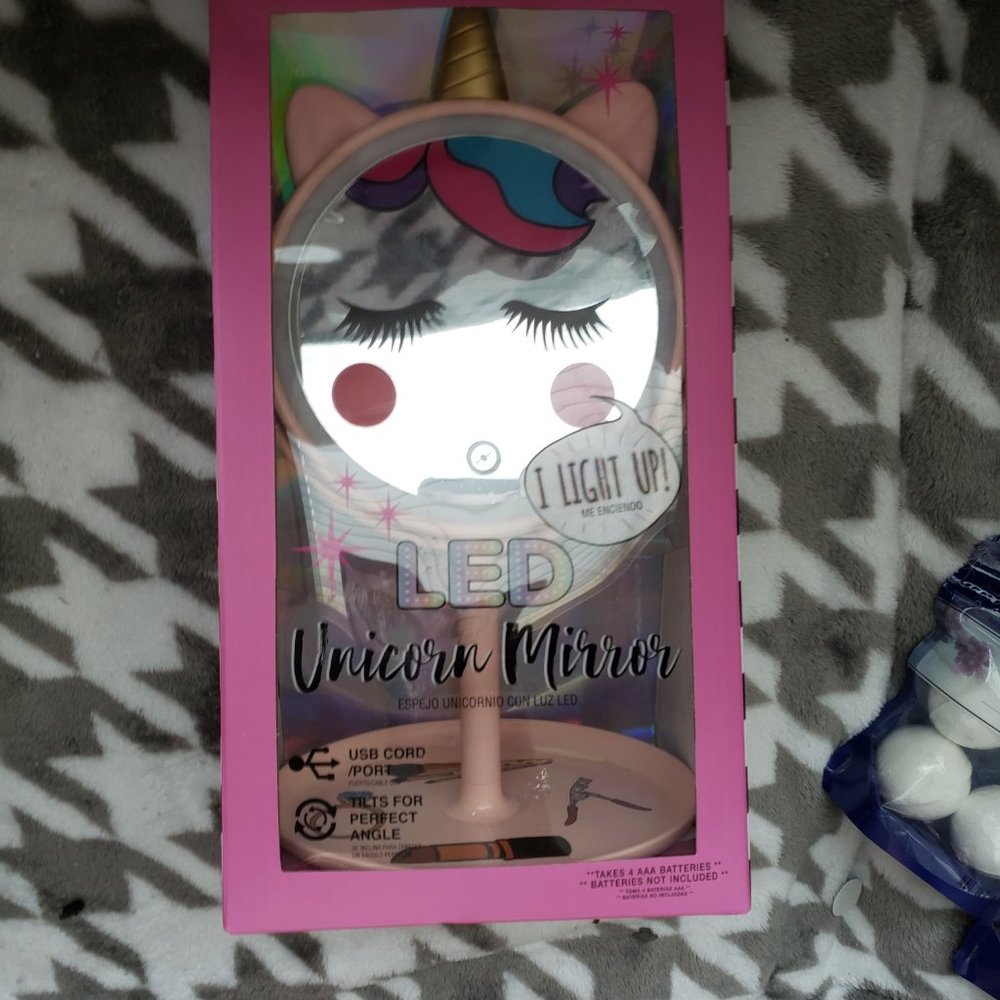 Uniform Mirror with LED Lights - Picture 1 of 6